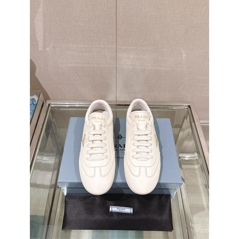 Pra*a casual shoes